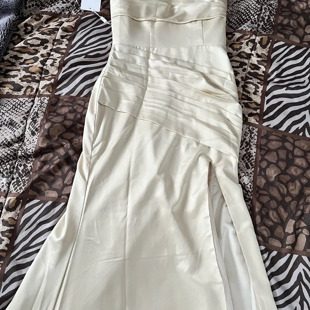 Prom gown - Picture 2 of 2
